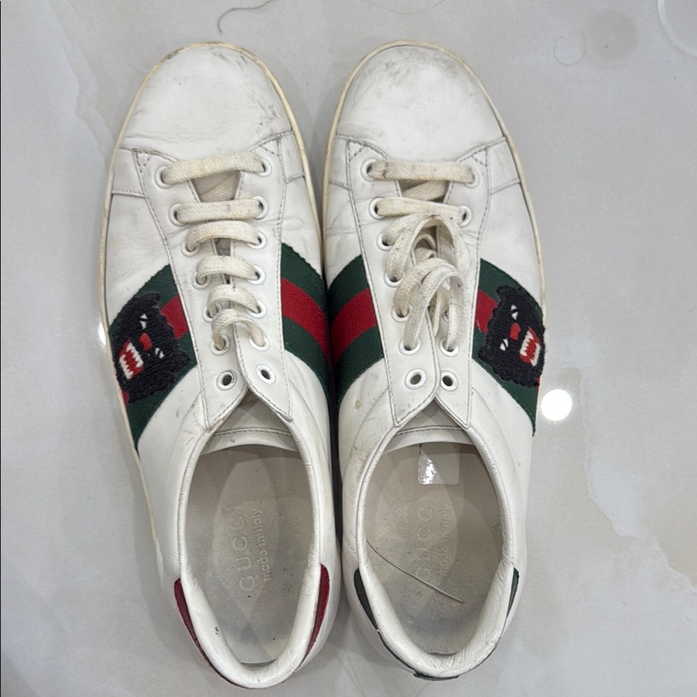 Gucci Men's White Sneakers with Green and Red Stripes